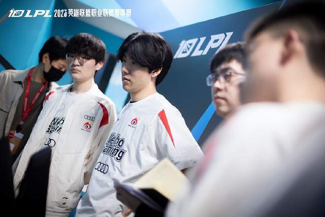 是媒体与球 是媒体与球