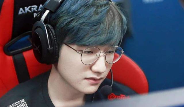 频频称赞 频频称赞