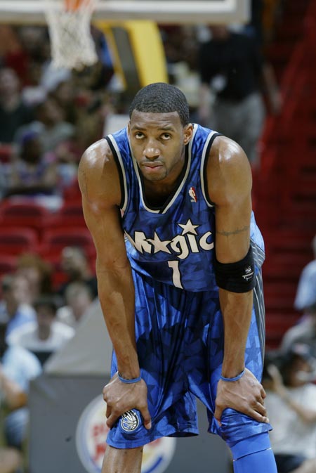 汉克·阿伦在生涯末期回归密尔瓦基，代表酿酒人队打完了最后两年