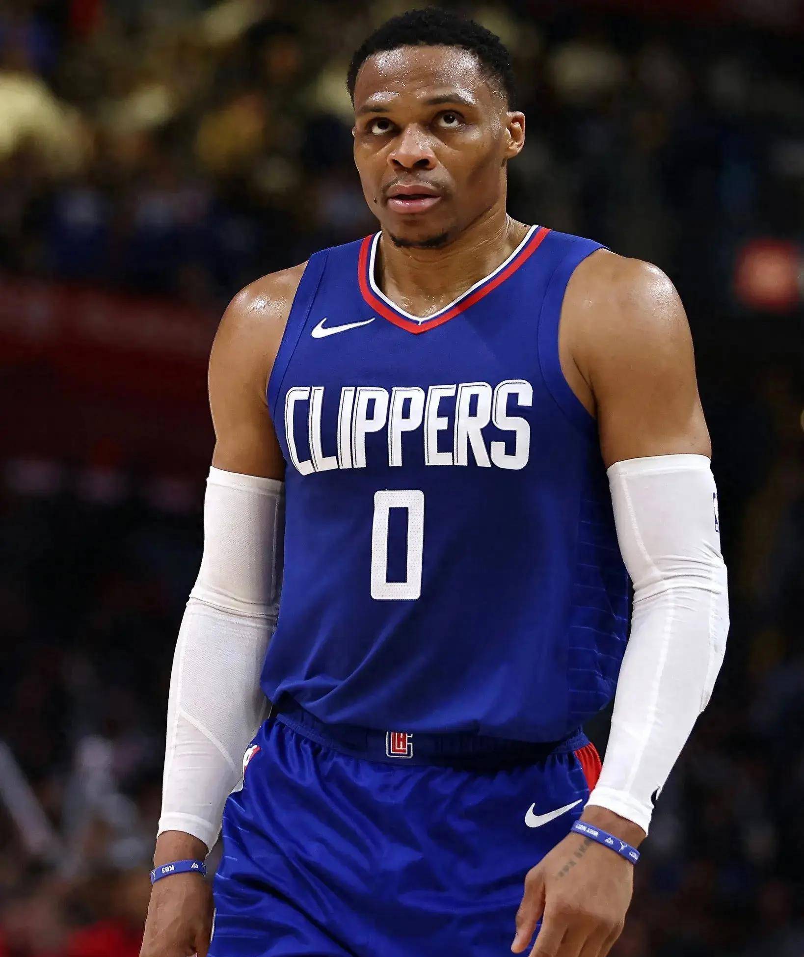 汉克·阿伦在生涯末期回归密尔瓦基，代表酿酒人队打完了最后两年