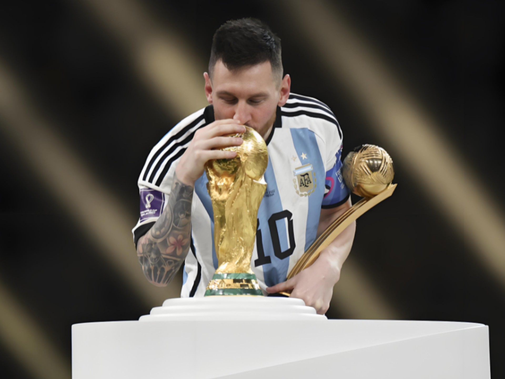 东契奇谈老詹摊牌，雷迪克执迷不悟！老詹创3纪录，一人也该重用