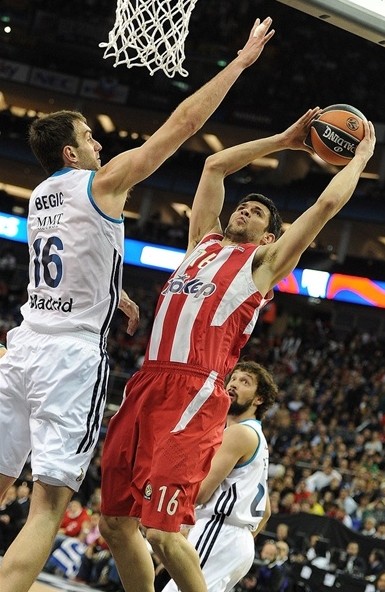 拜仁再度横扫对手，领先德甲积分榜